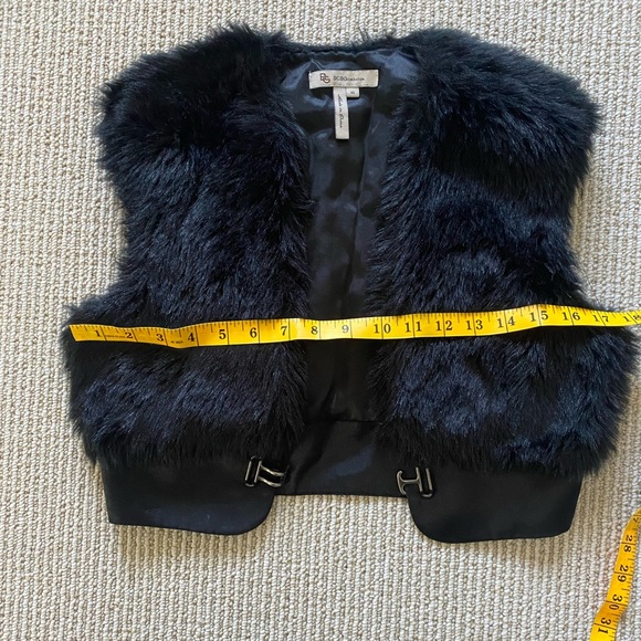 BCBG BCBGeneration faux-fur cropped vest - Picture 2 of 7